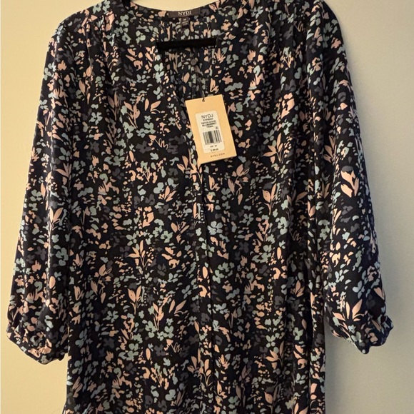 NYDJ Navy Floral Pintuck Blouse NWT - Picture 6 of 6
